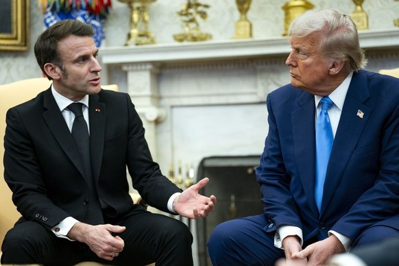 epa11922224 US President Donald Trump (R) meets with French President Emmanuel Macron (L) in the Oval Office at the White House in Washington, DC, USA, 24 February 2025. EPA/BONNIE CASH / POOL