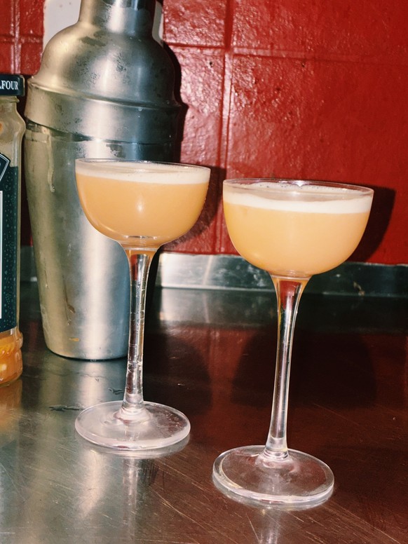 WINDSOR, ENGLAND - SEPTEMBER 17: Britain&#039;s King Charles III (C) glances while standing beside US President Donald Trump during a State Banquet at Windsor Castle for the State visit by the Preside ...