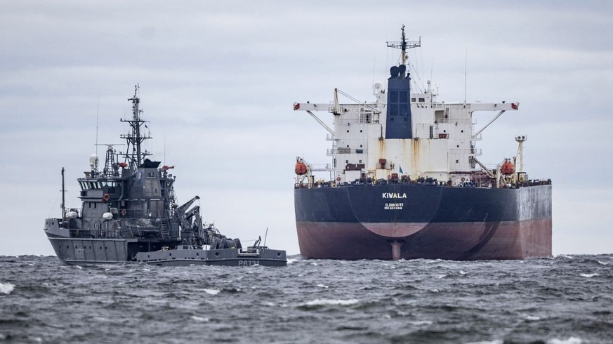 Les autorités estoniennes immobilisent un pétrolier de la flotte fantôme russe dans le golfe de Finlande: L&#039;UE sanctionne d&#039;autres navires.