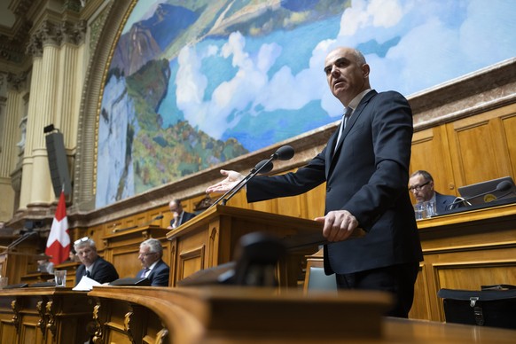 Bundesrat Alain Berset spricht waehrend der Debatte um die BVG-Reform, waehrend der Fruehlingssession der Eidgenoessischen Raete, am Dienstag, 28. Februar 2023, in Bern. (KEYSTONE/Peter Klaunzer)