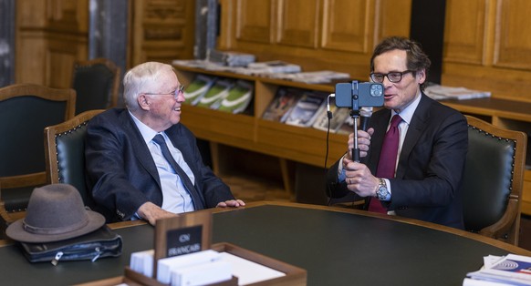 epa10568169 National Councillor Roger Koeppel, SVP-ZH, right, interviews former Federal Councillor Christoph Blocher, during the extraordinary session of the Federal Council, in the antechamber of the ...