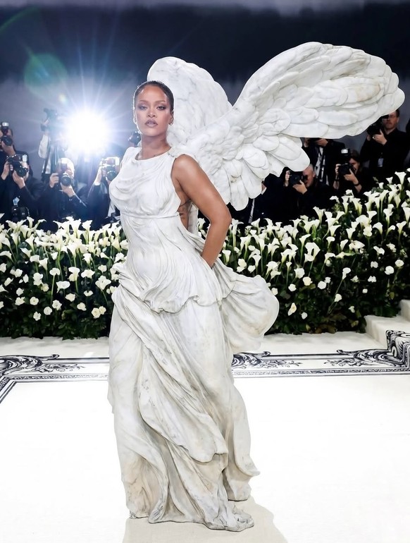 Un spécialiste de l'art espagnol partage 20 tenues imaginées par l'IA pour le MET Gala 2026, qui mettent en vedette un chef-d'oeuvre emblématique de l'histoire de l'art.