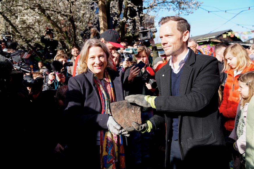 epa11262024 Danish Justice Minister Peter Hummelgaard (C-R) and Copenhagen&#039;s Lord Mayor Sophie Haestorp Andersen (C-L) hold a cobblestone as residents of the freetown Christiania dig up Pusher St ...