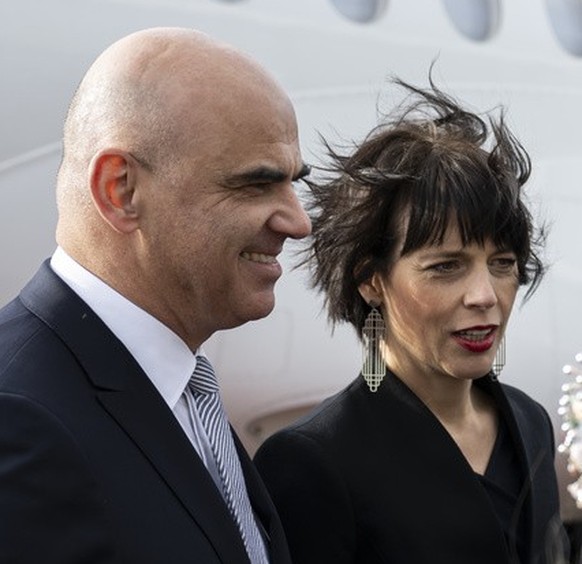 Switzerland President Alain Berset and his wife Muriel Zeender Berset, and French President Emmanuel Macron and his wife Brigitte Macron, from left to right, are welcomed by two young girl in traditio ...