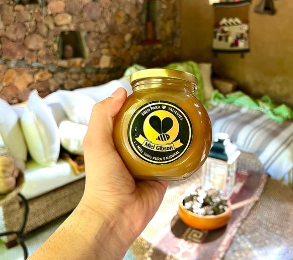 Une entreprise de miel nommée Miel Gibson – utilisant une image tirée de Braveheart sur son étiquette – a obtenu le droit de conserver ce nom après que l'acteur a porté plainte.