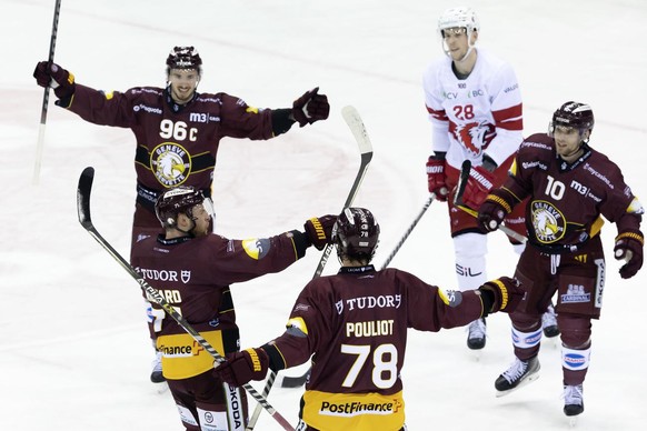 Geneve-Servette&#039;s forward Tanner Richard #71 celebrates his goal with his teammates forward Noah Rod #96, forward Marc-Antoine Pouliot #78, of Canada, and forward Deniss Smirnovs #10, after scori ...