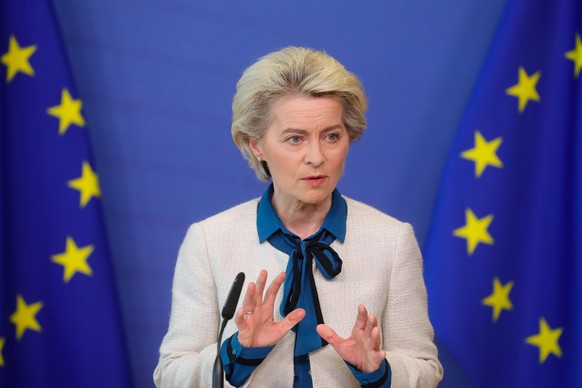 epa09954781 EU Commission President Ursula von der Leyen gives a press statement on the Commission&#039;s proposals regarding &#039;REPowerEU, defence investment gaps and the relief and reconstruction ...