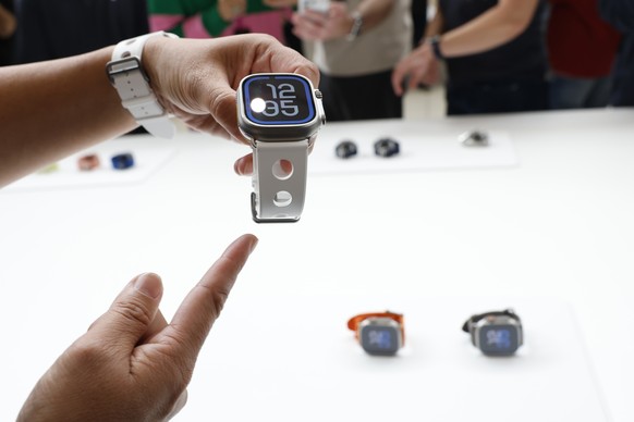 epa12365727 A person holds the new Apple Watch Ultra 3 at an Apple product launch event on the campus of Apple Park in Cupertino, California, USA, 09 September 2025. EPA/JOHN G. MABANGLO