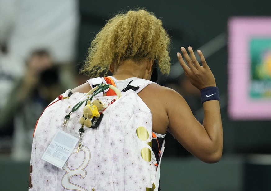 epa09820436 Naomi Osaka of Japan waves to the crowd following her loss against Veronika Kudermetova of Russia during the BNP Paribas Open tennis tournament at the Indian Wells Tennis Garden in Indian  ...