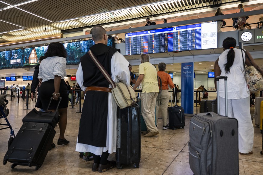 L'aéroport conseille aux passagers de consulter les affichages des vols afin de s'assurer de leur maintien.