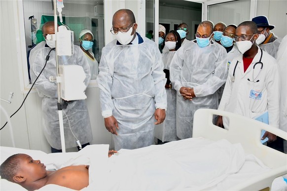 Pierre N’Gou Dimba, a rendu visite, le mardi 31 janvier 2023, aux victimes et aux familles endeuillées de la récente épidémie qui a sévi à Kpo-Kahankro.