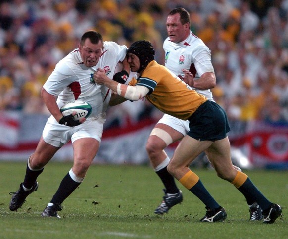 England&#039;s Steve Thompson (L) is tackled by Australia&#039;s Stephen Larkham during the Rugby World Cup final between Australia and England at Telstra Stadium in Sydney on Saturday, 22 November 20 ...