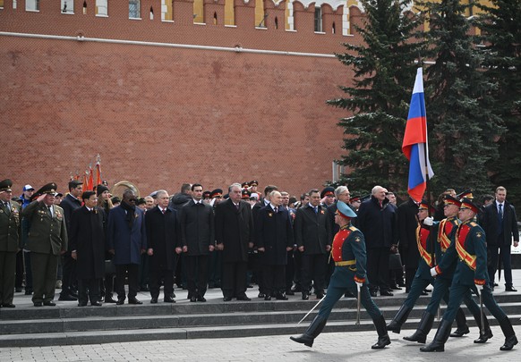 epa11328872 Russian President Vladimir Putin (C) and foreign leaders take part in a wreath laying ceremony at the Tomb of the Unknown Soldier in Alexander Garden on Victory Day, which marks the 79th a ...
