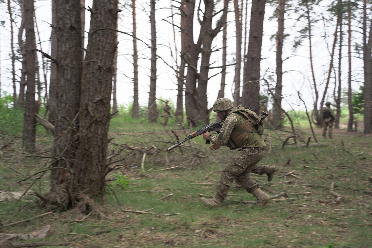 May 25, 2023, Kyiv Oblast, Ukraine: Ukrainian soldiers practice emergency medical drills in preparation for their deployment to the frontlines. Soldiers of Ukraine s Armed Forces Regular Infantry reci ...