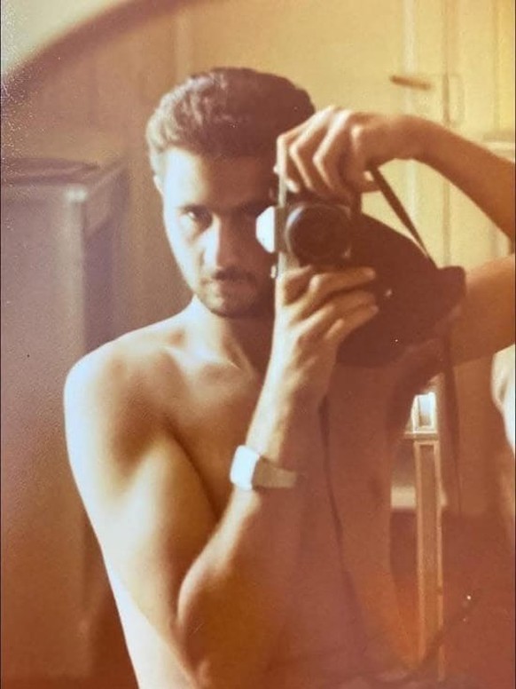 Assad quand il étudiait la médecine à Londres.