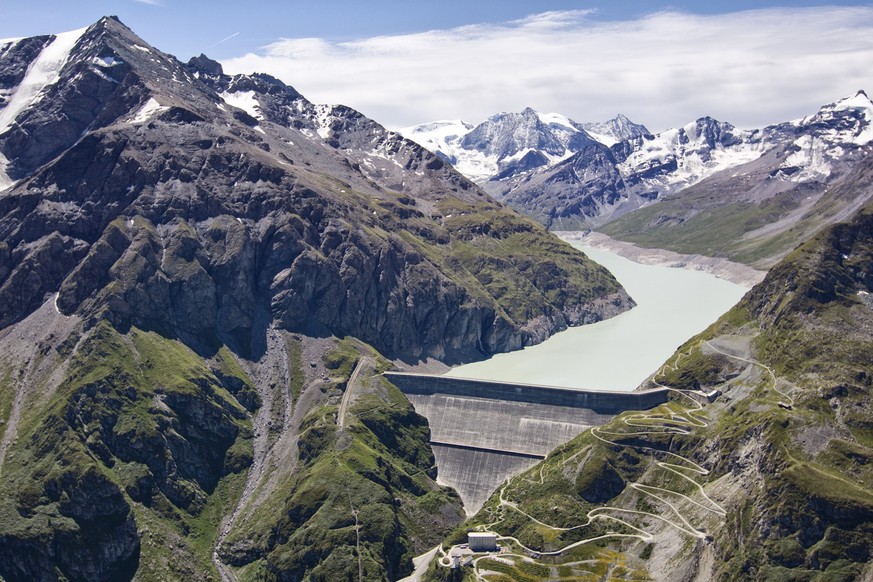 The dam wall of the Lac des Dix, pictured Monday, July 4, 2011 near Heremence in the Canton of Valais, Switzerland. At 700m length and 285 m high, it is the tallest gravity dam in the world and is par ...