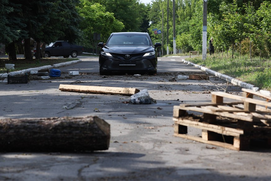 Russia: Flood hits Novaya Kakhovka, Kherson Region RUSSIA, KHERSON REGION - JUNE 7, 2023: Flood debris is pictured in a street in Novaya Kakhovka. The flood occurred after a dam was breached at the Ka ...