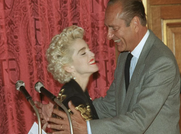 En août 1987, sur le conseil de sa fille Claude, Jacques Chirac autorise un énorme concert de Madonna au Parc de Sceaux.