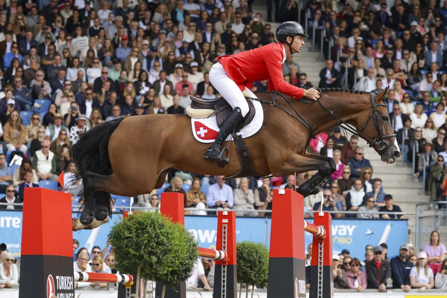 epa13186548 Steve Guerdat from Switzerland rides the horse Dynamix de Belheme competes in the Jumping Final at the World Equestrian Games in Aachen, Germany, 23 August 2026. EPA/CHRISTOPHER NEUNDORF