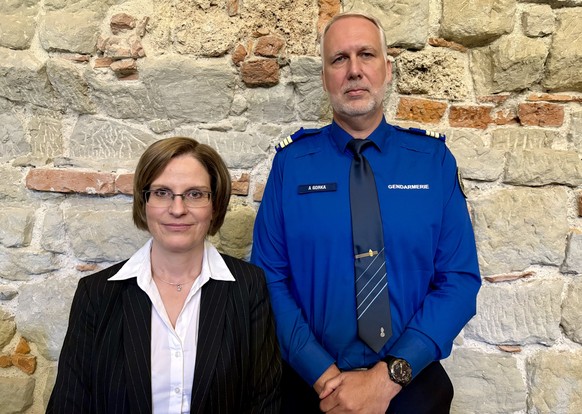 Le commandant de la gendarmerie vaudoise Alain Garko, chef des opérations G7, aux côtés de la commandante de la police cantonale Sylvie Bulla.