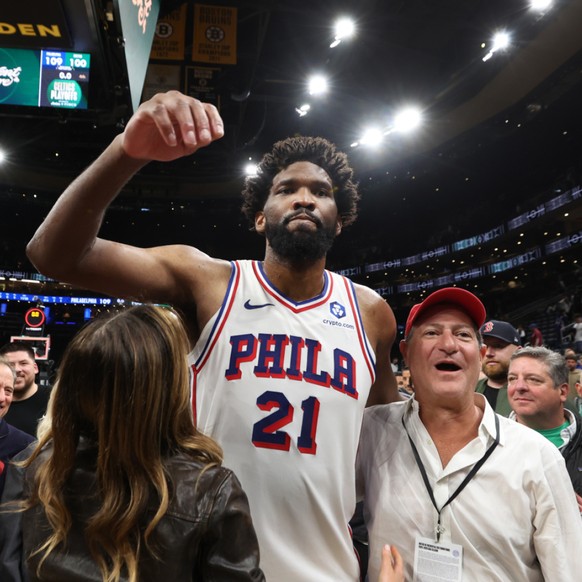 Joel Embiid (21) a brillé samedi face aux Celtics
