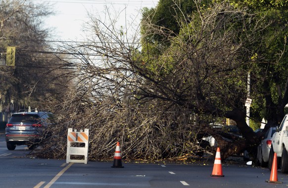 Une puissante tempête a déferlé sur la Californie le soir du réveillon.