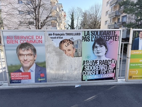 L'affiche pour les trois candidats et candidates au Conseil d'Etat. Seule l'affiche de l'UDC est vandalisée.
