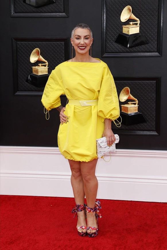 epa09868424 Laura Veltz arrives for the 64th annual Grammy Awards at the MGM Grand Garden Arena in Las Vegas, Nevada, USA, 03 April 2022. EPA/DAVID SWANSON