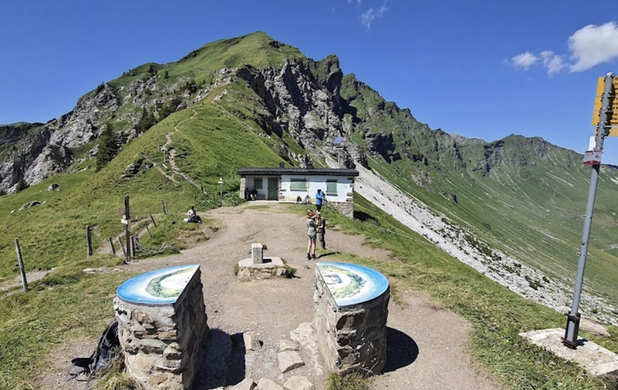 Neue Hotels Schweiz 2025 Col de Cou Cabane Rauszeit Champery