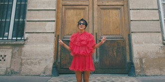 Marie s'infiltre se moque d'«Emily in Paris»