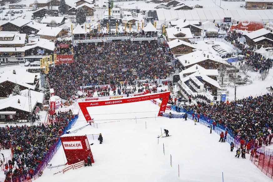 A Adelboden, la limite de capacité est atteinte avec 40 000 visiteurs sur deux jours de course.
