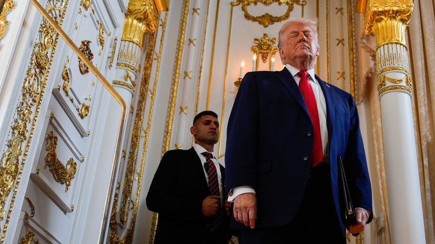 A Secret Service agent stands watch as President Donald Trump arrives at a dedication ceremony for a portion of Southern Boulevard, which the Town of Palm Beach Council recently voted to rename, &quot ...