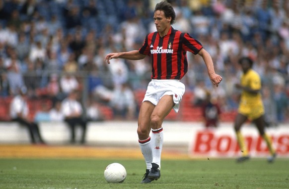 14 August 1988 - London - Makita International Football Tournament - AC Milan v Tottenham Hotspur - Marco Van Basten of AC Milan - (photo by Mark Leech/Offside/Getty Images)
