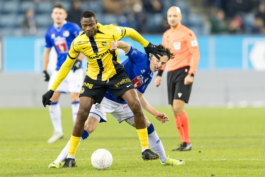 Mohamed Ali Camara (YB), links, gegen Levin Winkler (FCL) im Fussball Meisterschaftsspiel der Swiss Super League zwischen dem FC Luzern, FCL, und den BSC Young Boys, YB, am Samstag, 23. November 2024  ...