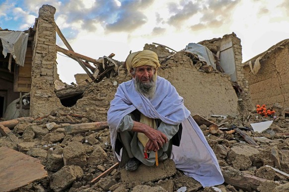 epa10028876 People affected by earthquake wait for relief in Gayan village in Paktia province, Afghanistan, 23 June 2022. More than 1,000 people were killed and over 1,500 others injured after a 5.9 m ...