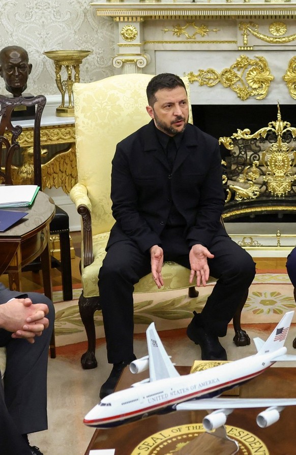 U.S. President Donald Trump and Ukrainian President Volodymyr Zelenskiy meet at the Oval Office of the White House, amid negotiations to end the Russian war in Ukraine, in Washington, D.C., U.S., Augu ...