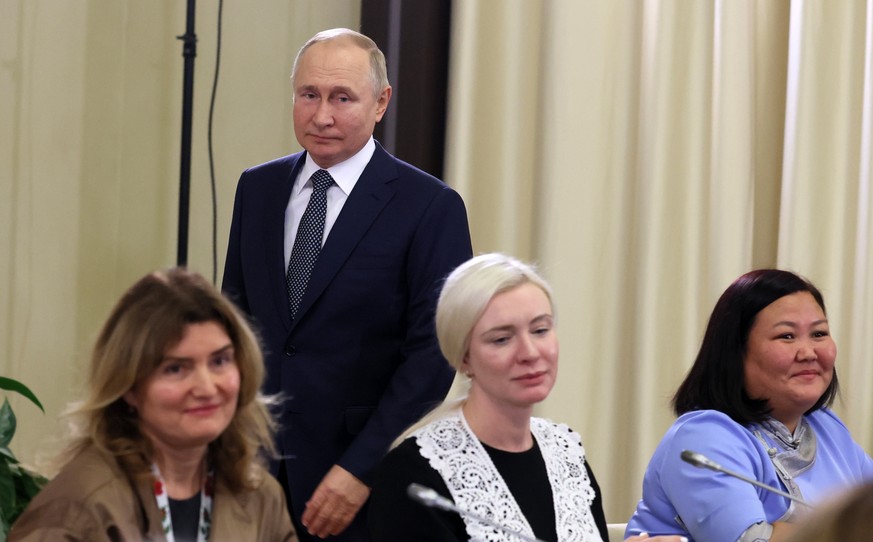 Poutine a reçu les «mères» dans sa résidence de Novo-Ogaryovo.