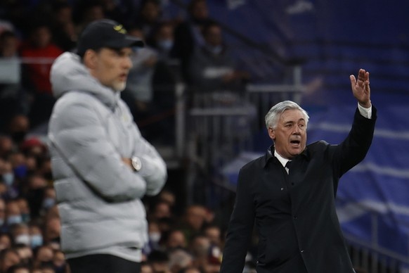 epa09886678 Real Madrid&#039;s head coach Carlo Ancelotti (R) and Chelsea&#039;s head coach Thomas Tuchel (L) react during the UEFA Champions League quarter final second leg soccer match between Real  ...