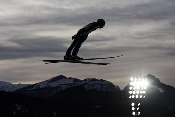 Swiss ski jumper Simon Ammann jumps during the first competition heat of the Four Hill ski jumping tournament from the Schattenberg hill in Oberstdorf, southern Germany, on Saturday, Dec. 30, 2006. (A ...