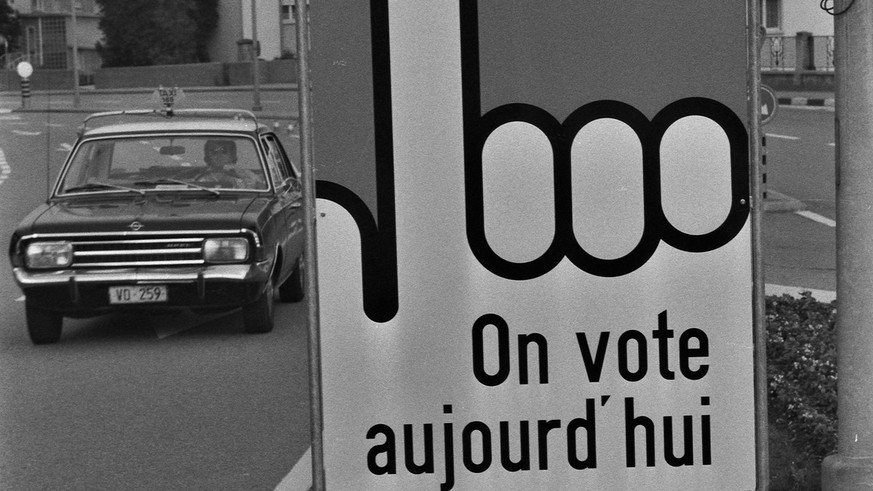 Des affiches telles que celle-ci appelaient les électeurs à se rendre aux urnes les week-ends de votation.