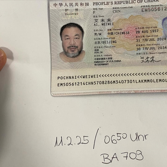Faute de pouvoir présenter un visa, l&#039;artiste chinois Ai Weiwei s&#039;est vu refuser l&#039;entrée en Suisse lundi. Selon un post Instagram de l&#039;artiste, il a passé la nuit de lundi à mardi ...