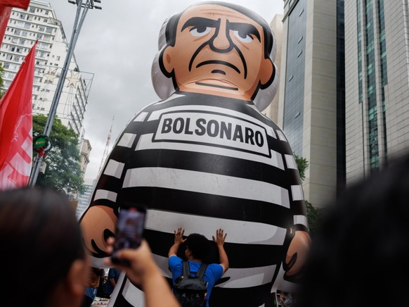 Des manifestants avaient défilé dans diverses villes brésiliennes dimanche pour montrer leur désaccord quant au projet de loi.