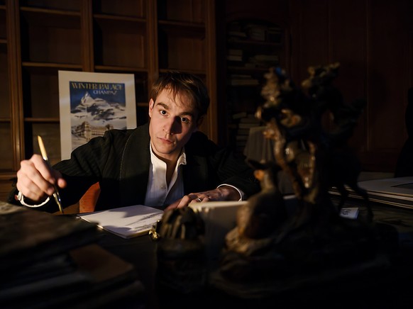 L&#039;acteur Cyril Metzger dans une sc�ne de la s�rie suisse &quot;Winter Palace&quot; au Ch�teau Mercier � Sierre fin f�vrier dernier.