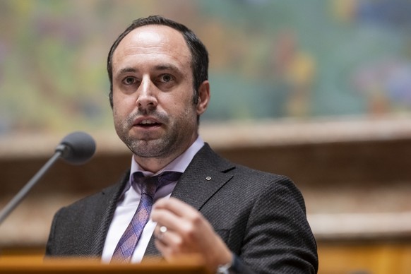 Christian Wasserfallen, FDP-BE, spricht fuer die Kommission zur Debatte um die Volksinitiative &quot;Keine 10-Millionen-Schweiz!&quot;, an der Herbstsession der Eidgenoessischen Raete, am Montag, 22.  ...