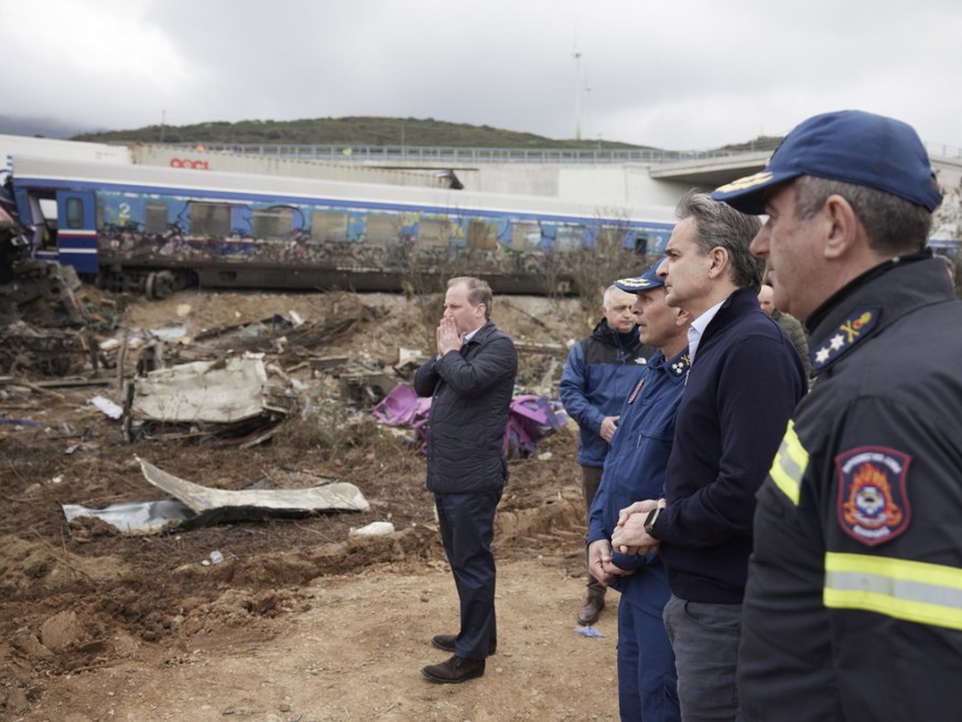 La collision de trains meurtrière en Grèce serait due à une erreur humaine, a affirmé mercredi le Premier ministre Kyriakos Mitsotakis.