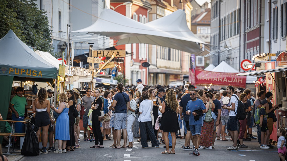 La Plage des Six Pompes, festival international des arts de la rue, a fait mardi son retour à La Chaux-de-Fonds (NE) après