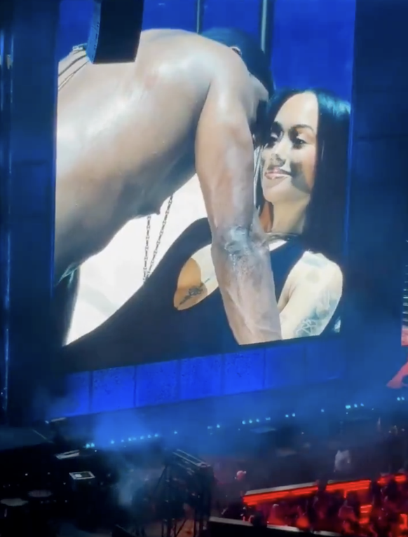 Les tentatives d'interaction d'Usher sont restées lettre morte.