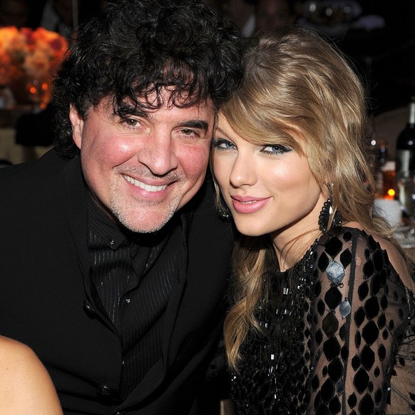 NEW YORK, NEW YORK - MAY 05: Charli XCX attends the 2025 Met Gala Celebrating &quot;Superfine: Tailoring Black Style&quot; at Metropolitan Museum of Art on May 05, 2025 in New York City. (Photo by Mik ...