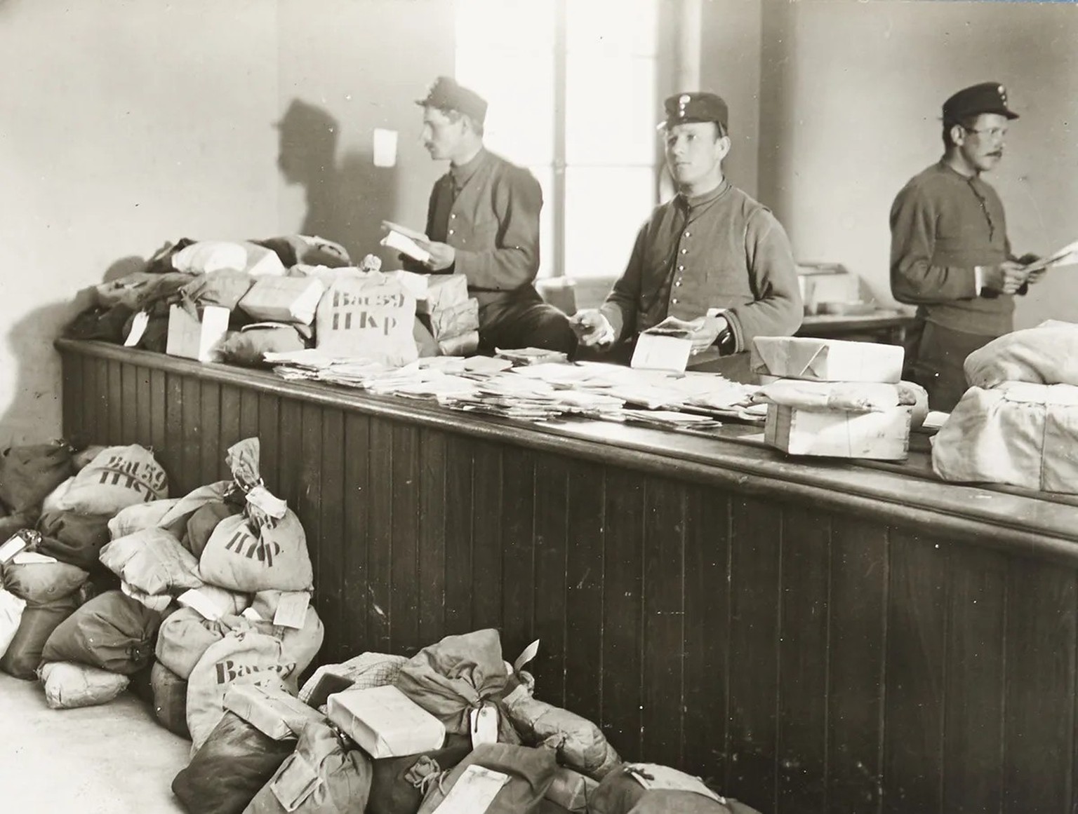 La Poste suisse eut fort à faire pendant la Première Guerre mondiale. Notamment en raison de la censure.