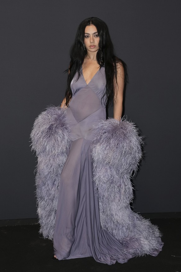 Charli XCX a battu d&#039;innombrables records en 2024 avec son album Brat.(Photo by Lewis Joly/Invision/AP)